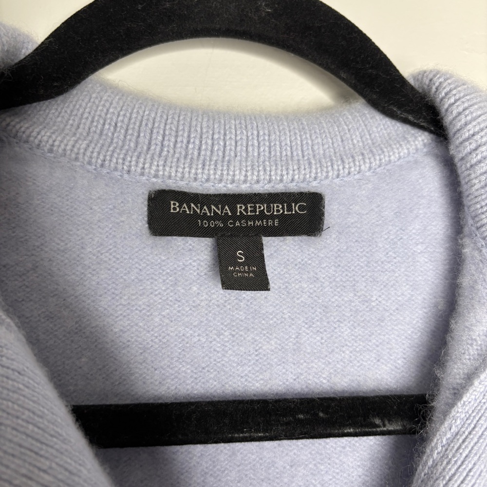 Banana Republic Light Gray V-Neck Sweater - Picture 3 of 6